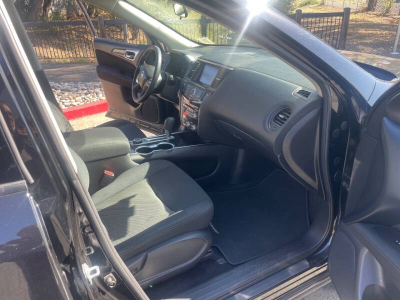 2017 Nissan Pathfinder S