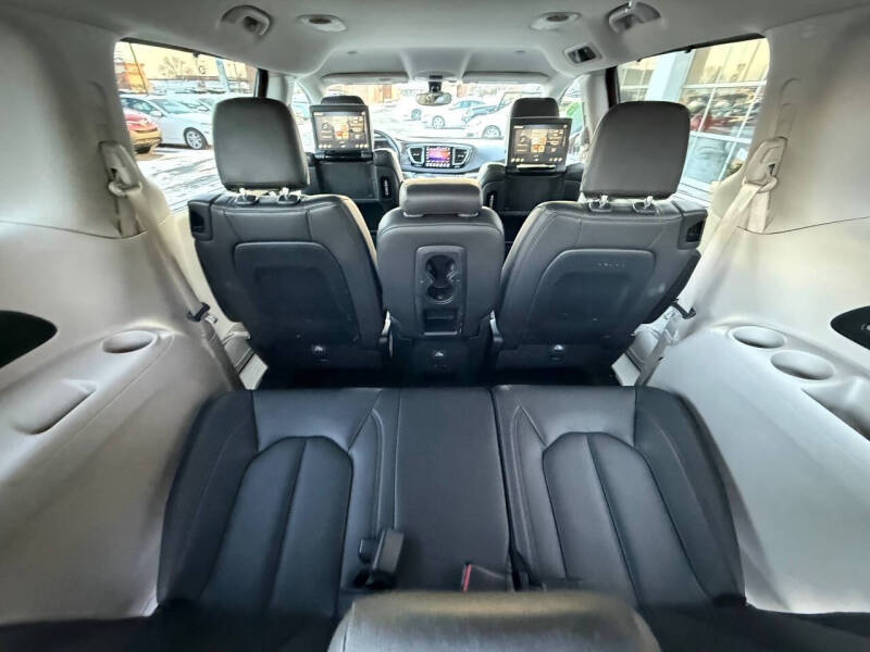 2017 Chrysler Pacifica Touring-L Plus