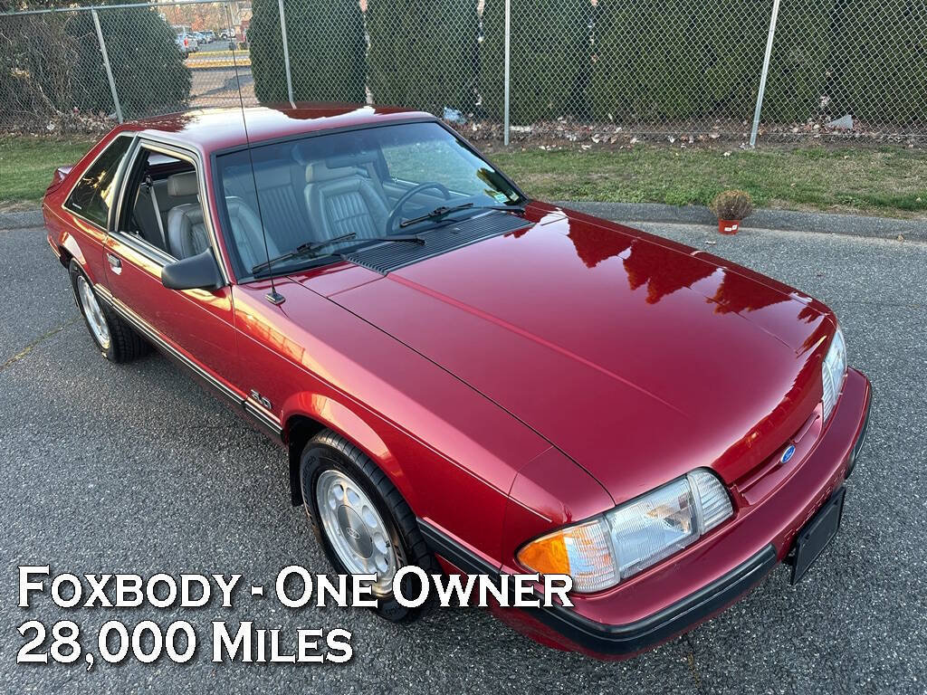 1990 Ford Mustang 1
