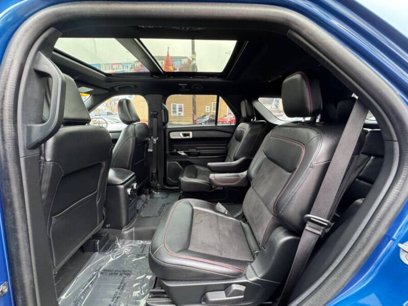 2023 Ford Explorer ST-Line