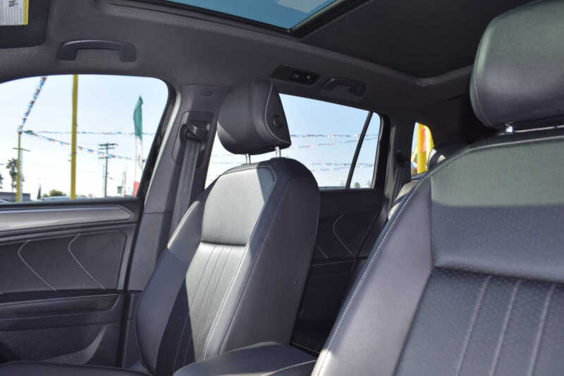 2023 Volkswagen Tiguan SE R-Line Black