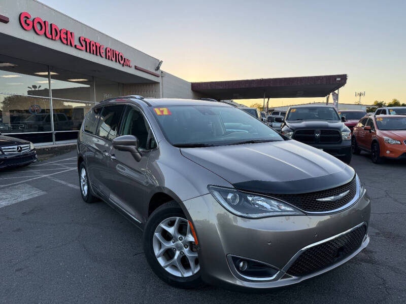 2017 Chrysler Pacifica Touring-L Plus's photo