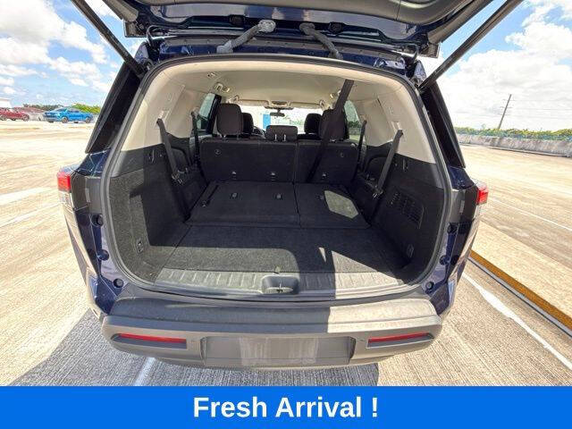 2025 Nissan Pathfinder SV