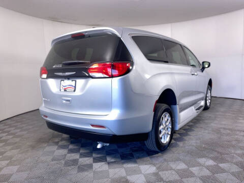 2023 Chrysler Voyager LX