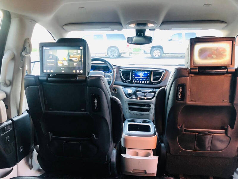 2017 Chrysler Pacifica Touring-L Plus