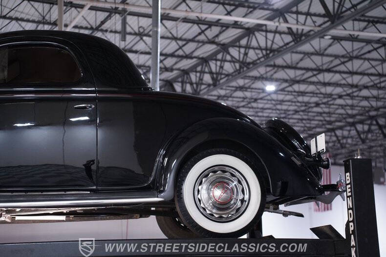 1936 Ford Deluxe