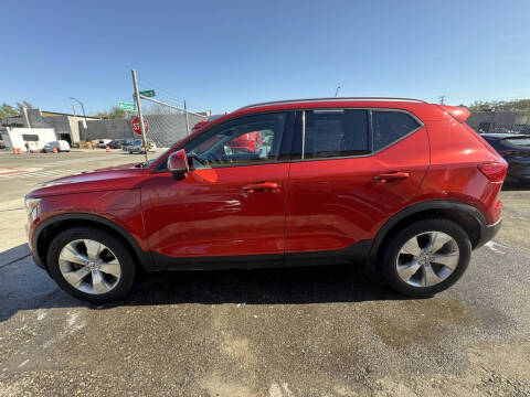 2021 Volvo XC40 T4 Momentum