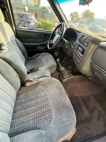 2000 Chevrolet S-10 LS