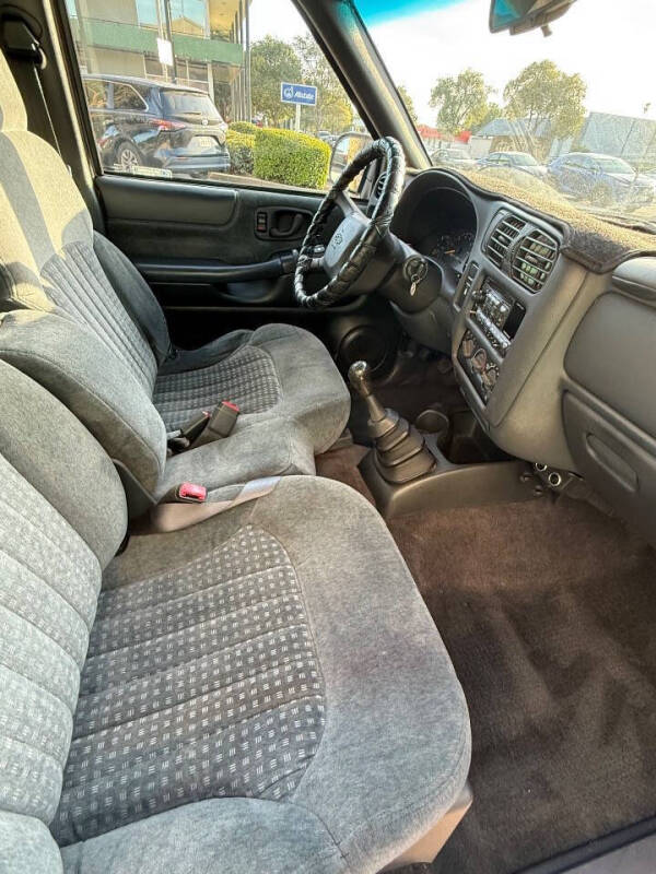 2000 Chevrolet S-10 LS