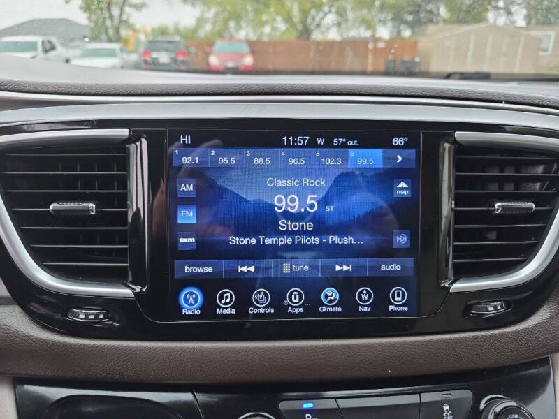 2017 Chrysler Pacifica Touring-L Plus