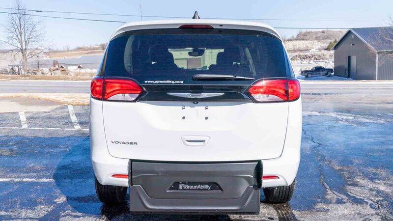 2023 Chrysler Voyager LX