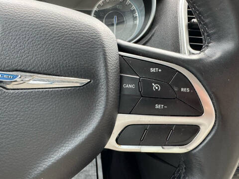 2017 Chrysler 300 Limited