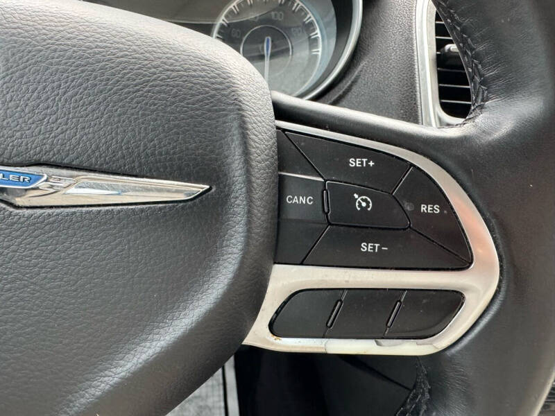 2017 Chrysler 300 Limited