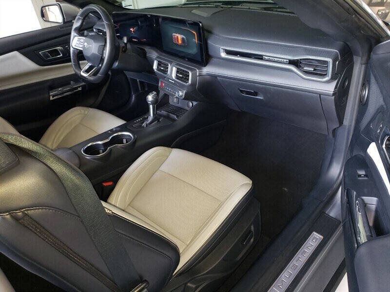 2024 Ford Mustang 4