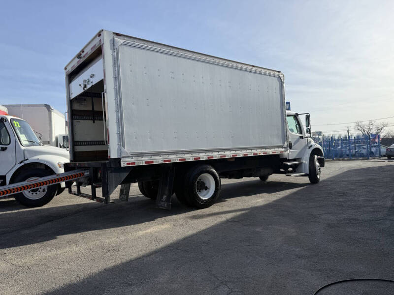 2018 Freightliner M2 106