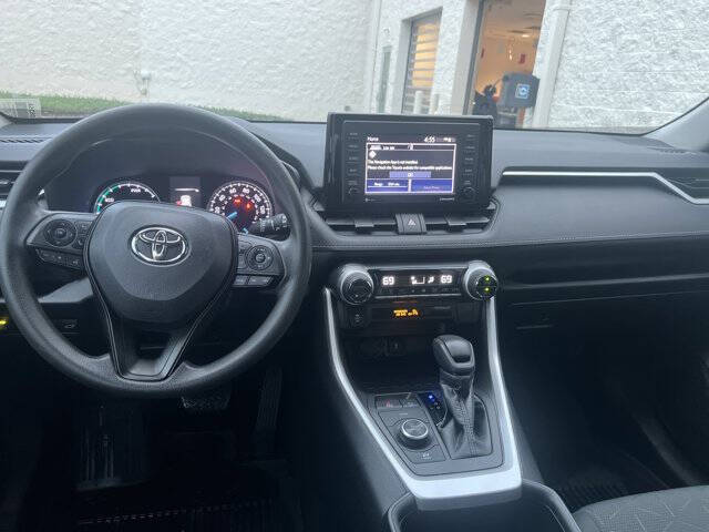 2022 Toyota RAV4 Hybrid XLE