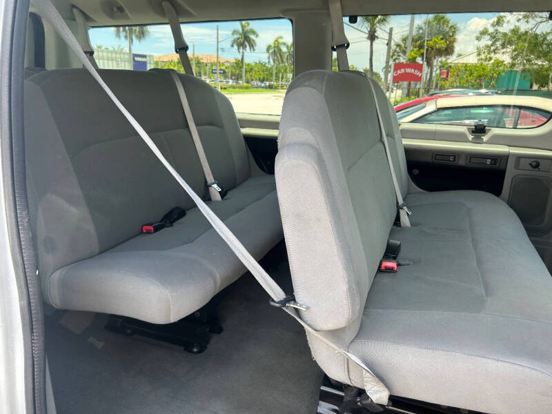 2011 Ford E-Series E-350 SD XLT