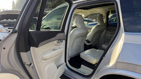 2023 Volvo XC90 Recharge T8 Ultimate Bright Theme 6P