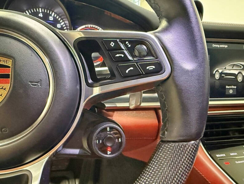 2018 Porsche Panamera 4