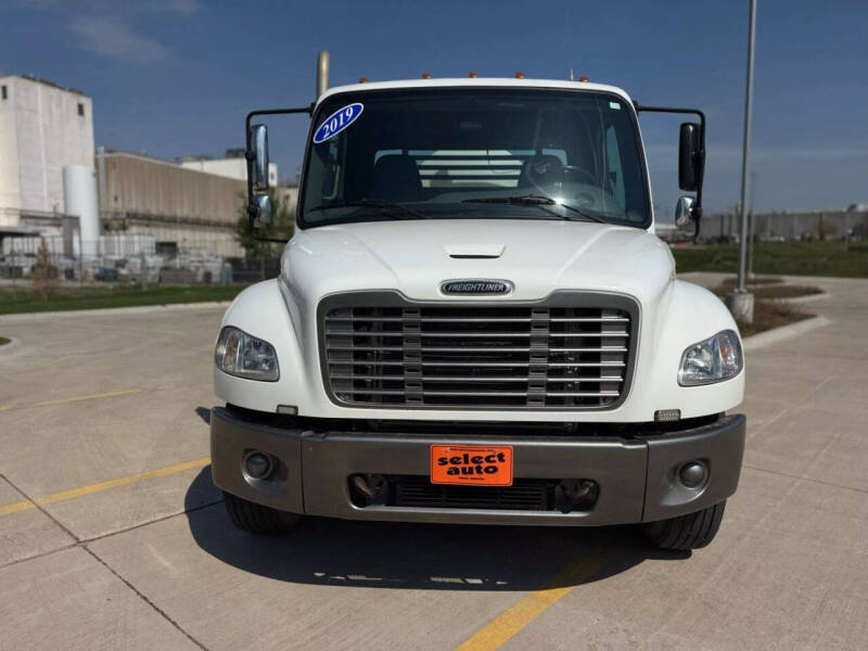 2019 Freightliner M2 106