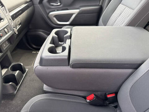 2024 Nissan Titan SV