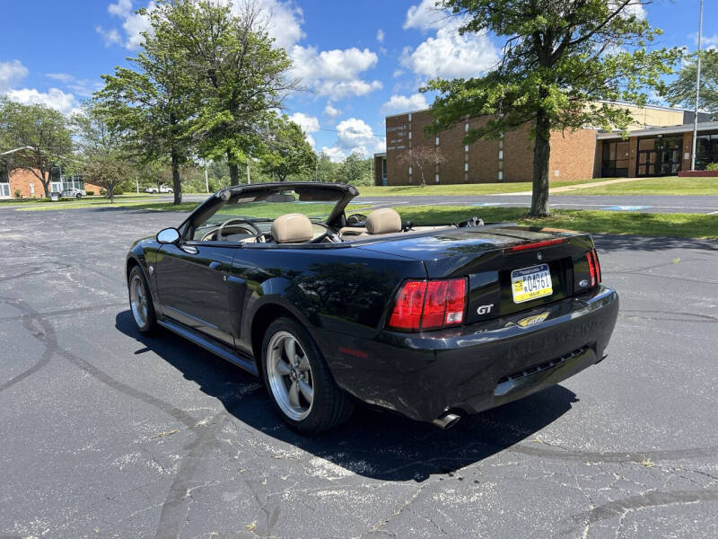 2004 Ford Mustang GT Deluxe