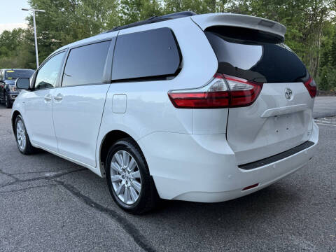 2017 Toyota Sienna XLE 7-Passenger