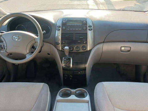 2009 Toyota Sienna LE 7-Passenger