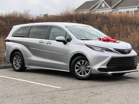 2021 Toyota Sienna for sale at Speedway Motors in Paterson NJ
