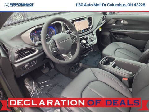 2027 Chrysler Pacifica Select