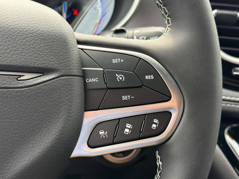 2027 Chrysler Pacifica Select