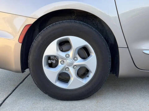 2017 Chrysler Pacifica Touring-L Plus