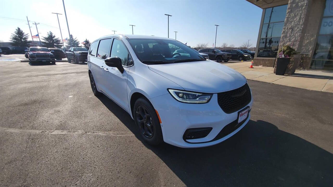 2024 Chrysler Pacifica Plug-In Hybrid for sale at Victoria Auto Sales in Victoria, MN