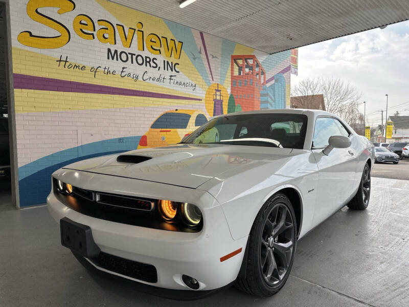 2019 Dodge Challenger R/T's photo