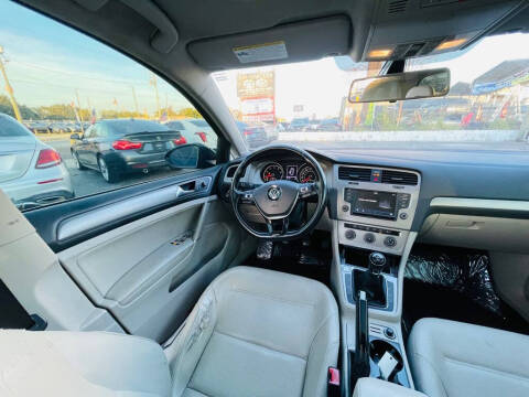 2017 Volkswagen Golf TSI Wolfsburg Edition