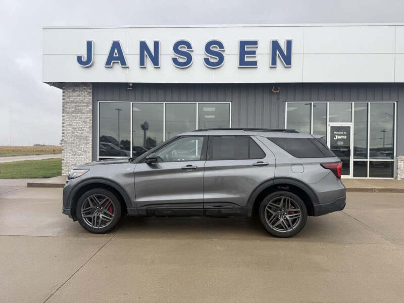 2025 Ford Explorer ST-Line