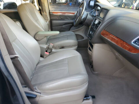 2013 Chrysler Town and Country Touring