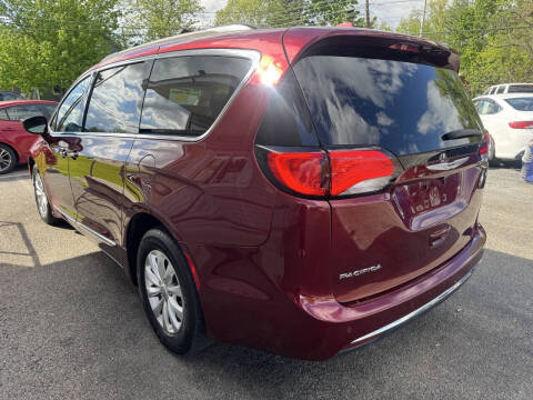 2017 Chrysler Pacifica Touring-L
