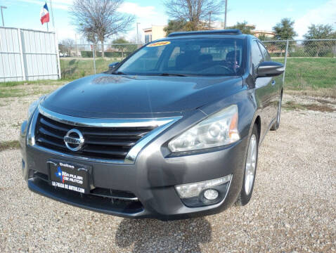 2014 Nissan Altima for sale at LA PULGA DE AUTOS in Dallas TX