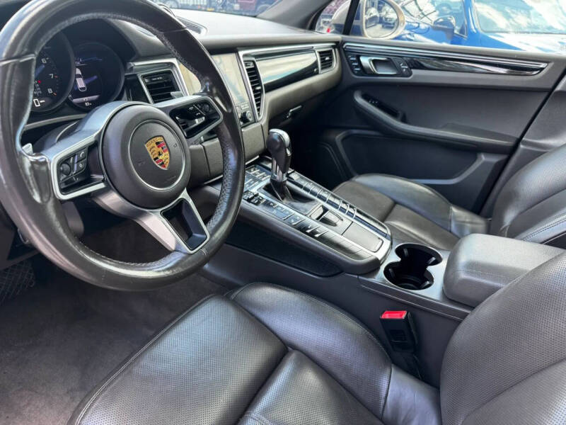 2017 Porsche Macan