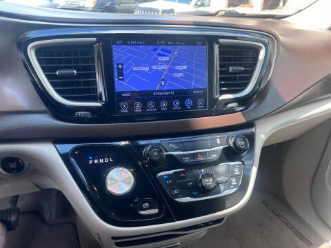 2017 Chrysler Pacifica Touring-L