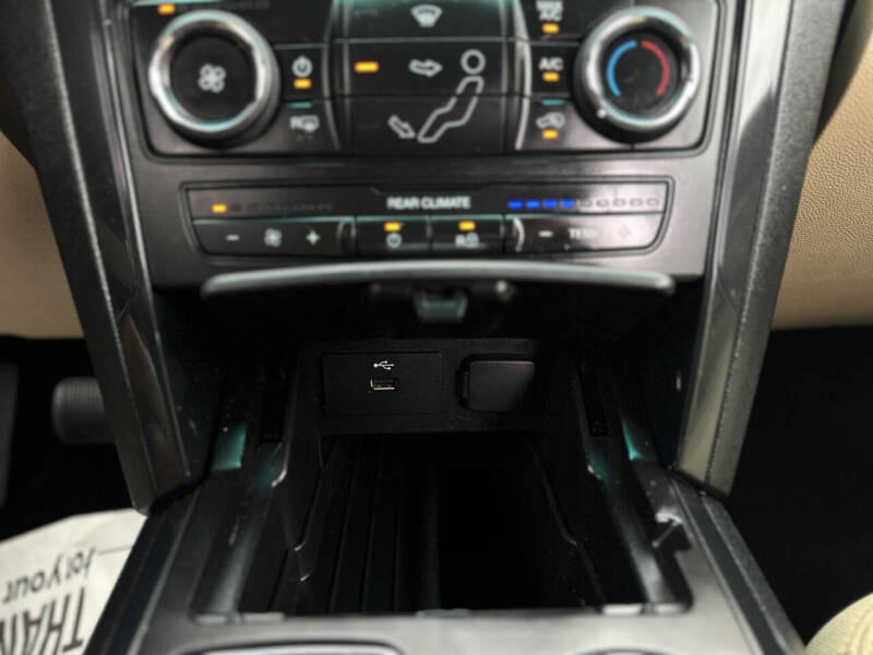2016 Ford Explorer