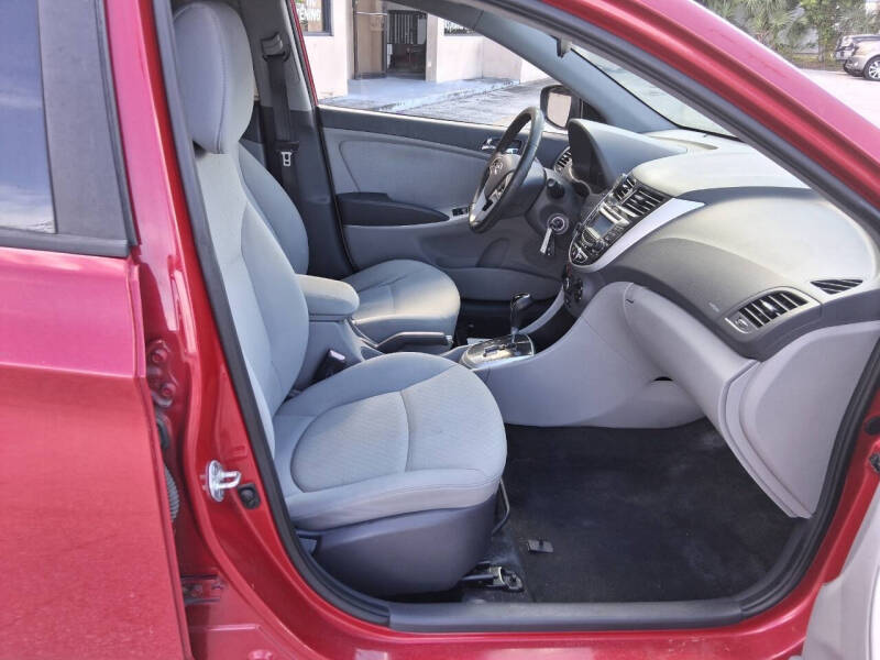 2013 Hyundai Accent SE