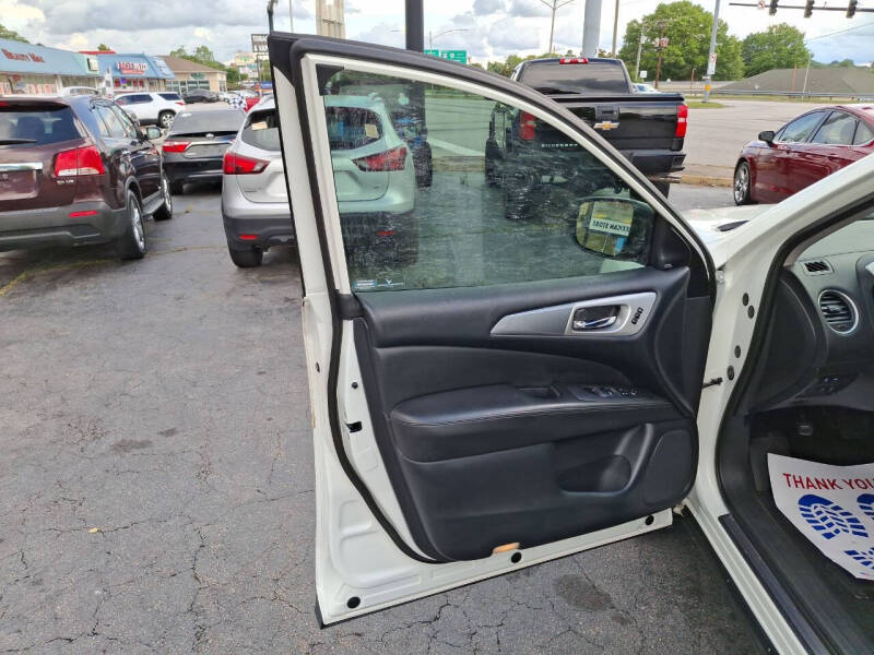 2019 Nissan Pathfinder SL