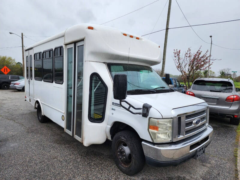 2013 Ford Econoline's photo