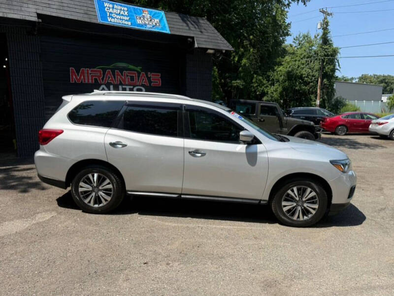 2020 Nissan Pathfinder SL