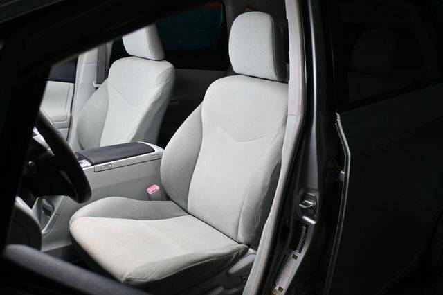 2013 Toyota Prius v Three