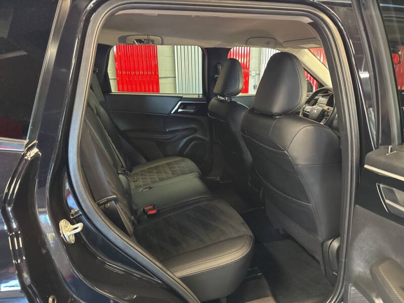 2024 Mitsubishi Outlander SE