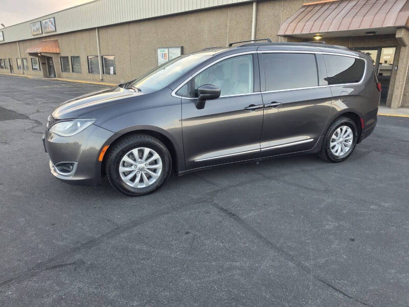 2017 Chrysler Pacifica Touring-L