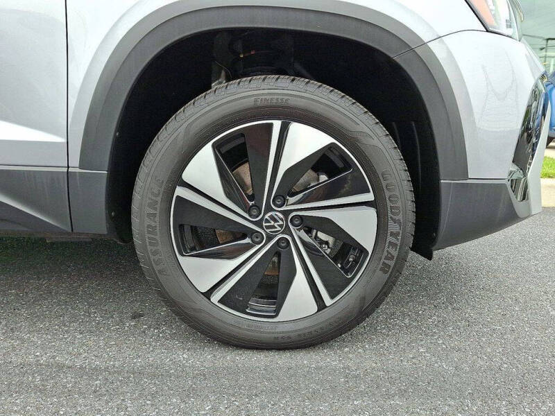 2025 Volkswagen Taos SE 4Motion